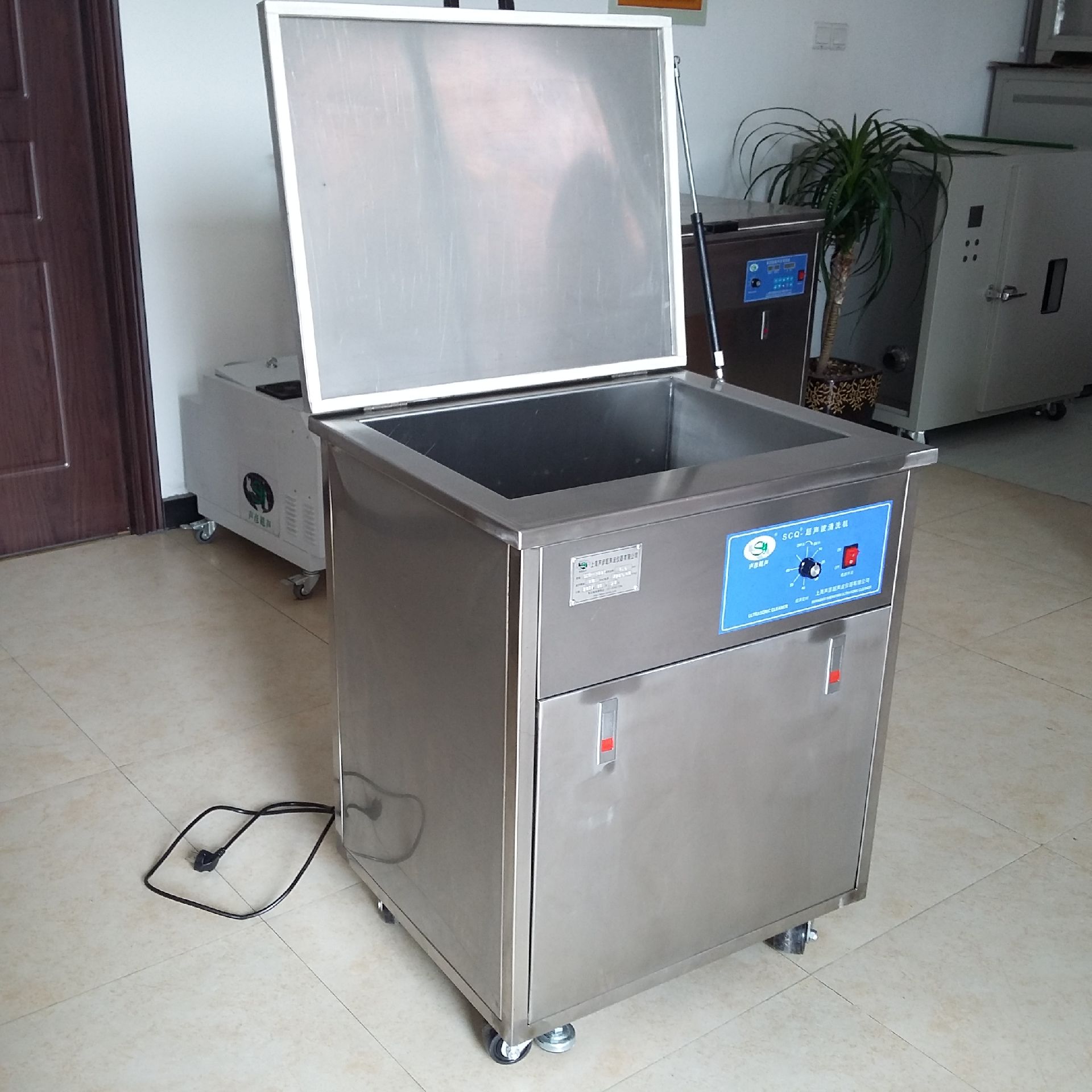 Ultrasonic cleaning machine with high power, high cleanliness, high efficiency and fast efficiency is the ideal first choice equipment